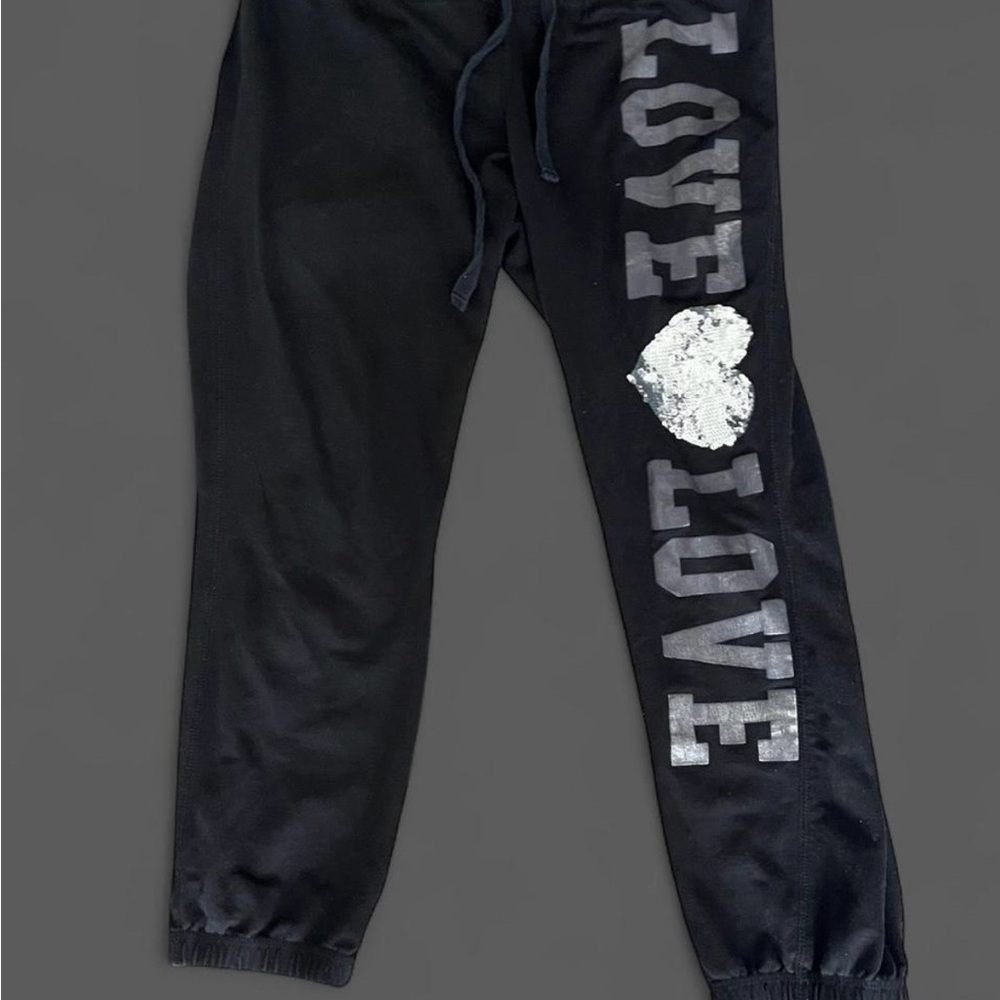 black sequin "love" cropped capris 🎀☁️